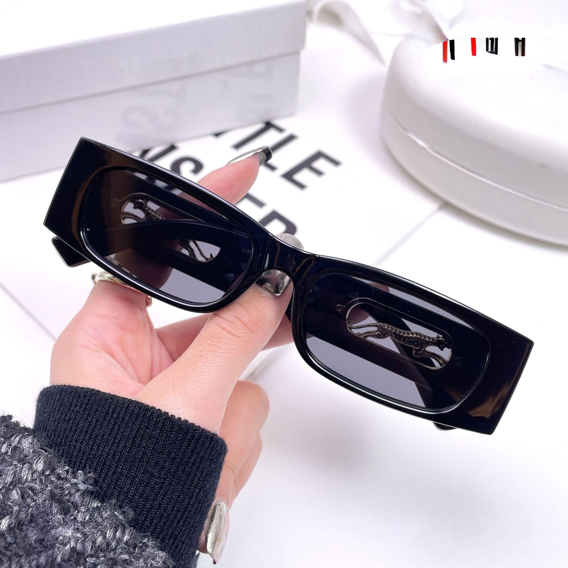 Venta al por mayor de una pieza de marco pequeño para hombres y mujeres, las mismas gafas de sol