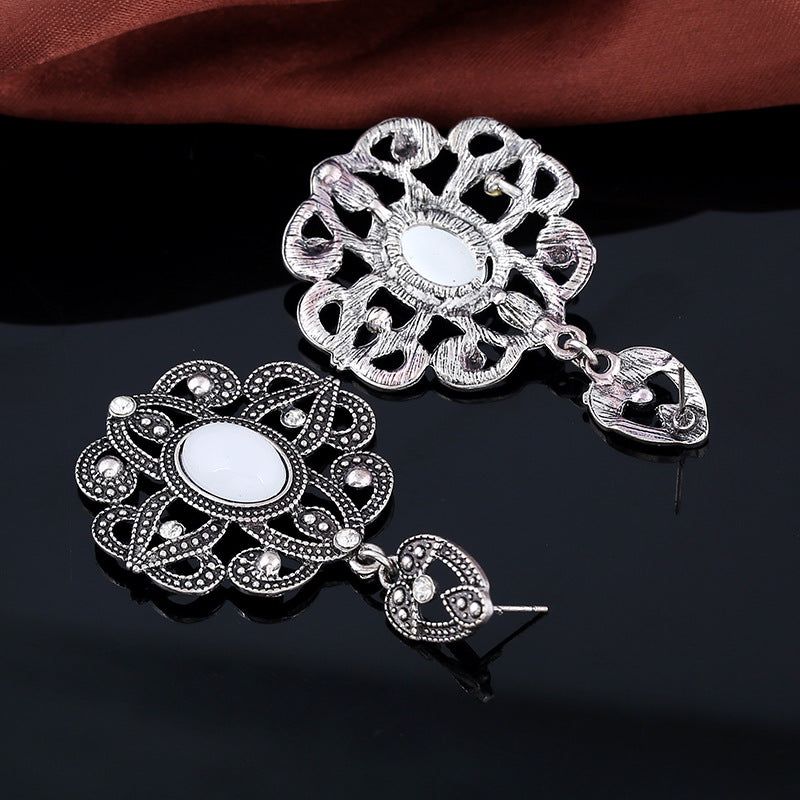 Wholesale Vintage Crystal Cat's eye Alloy Ear Studs