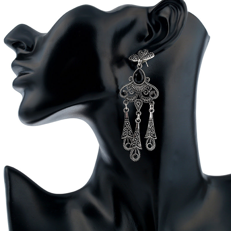 Wholesale Vintage Hollowed Out Leaf Alloy Earrings