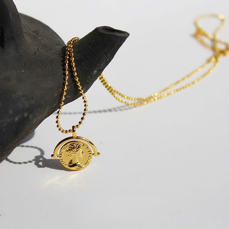 Venta al por mayor de cobre tridimensional en relieve figura disco colgante suéter collar