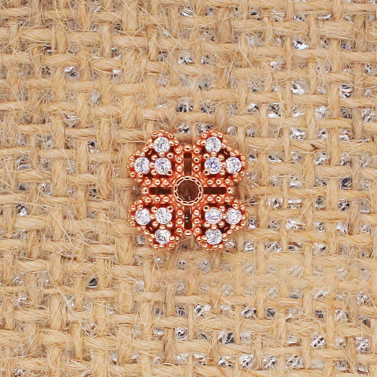 Forma de corazón de circón de 10 piezas al por mayor de 10 piezas cuatro pétalos vacíos de partición vacíos