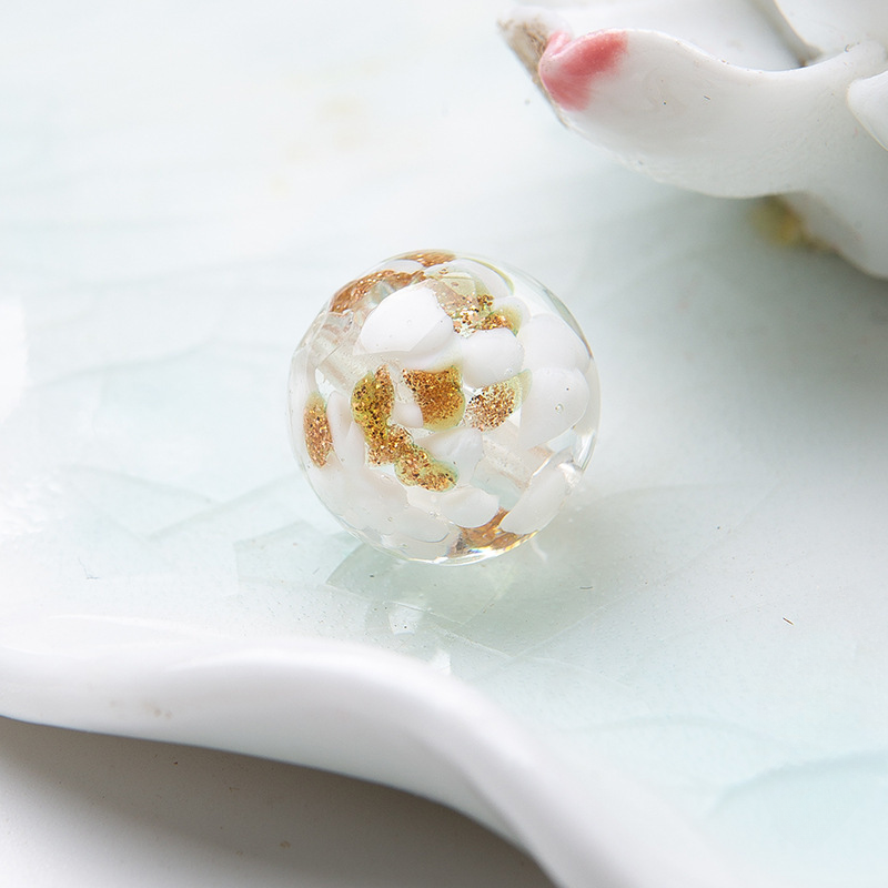 Cuentas de arena de oro de vidrio de flor roto de 100 piezas al por mayor