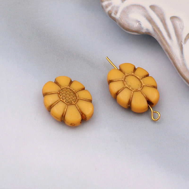 Wholesale of 10PCS Vintage Gold Relief Patterned Plastic Beads