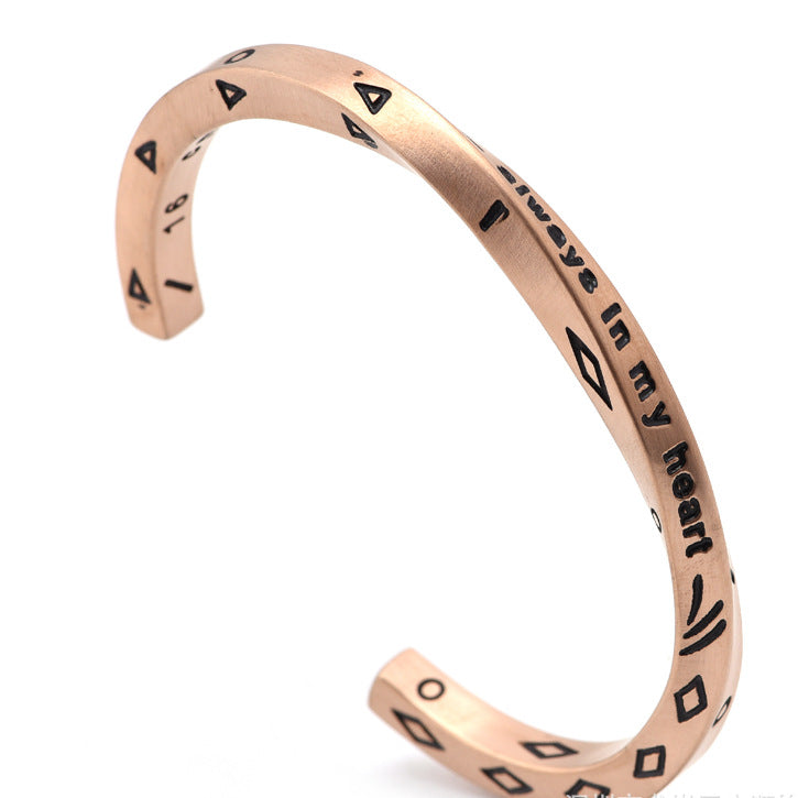 Venta al por mayor Pulsera de texto vikingo de acero titanio