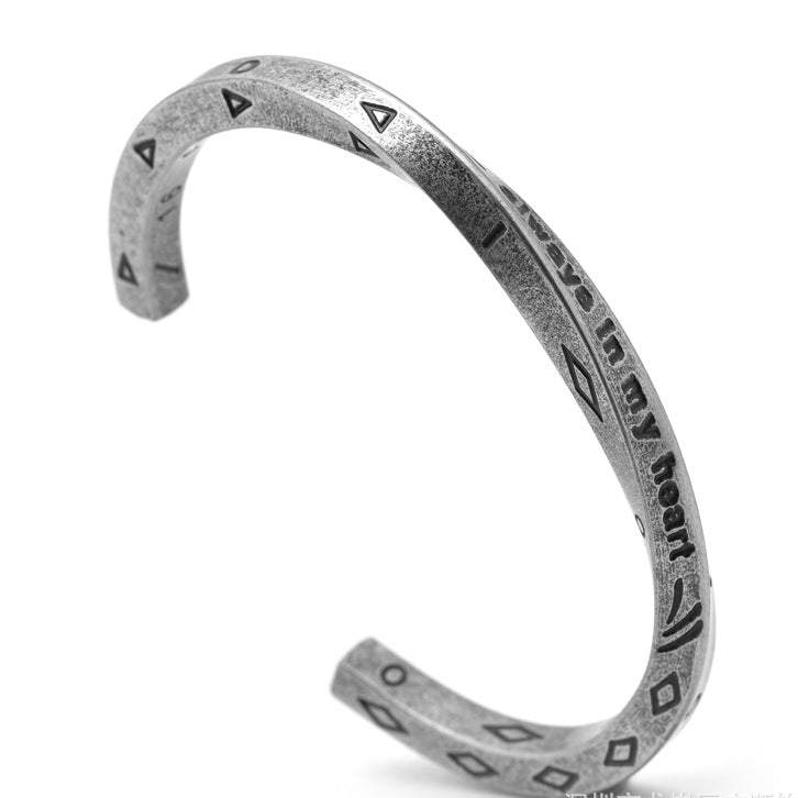 Venta al por mayor Pulsera de texto vikingo de acero titanio