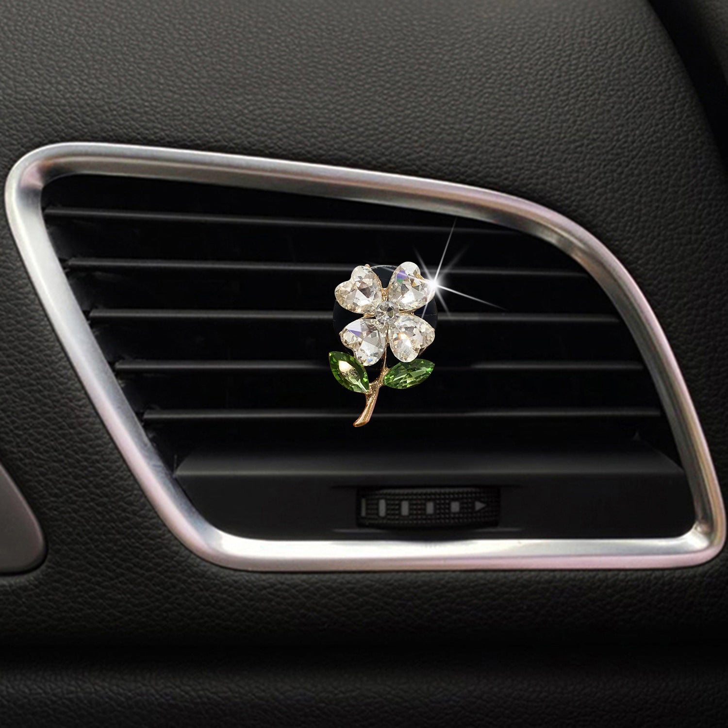 Venta al por mayor Decoración de coche de cristal de trébol de metal