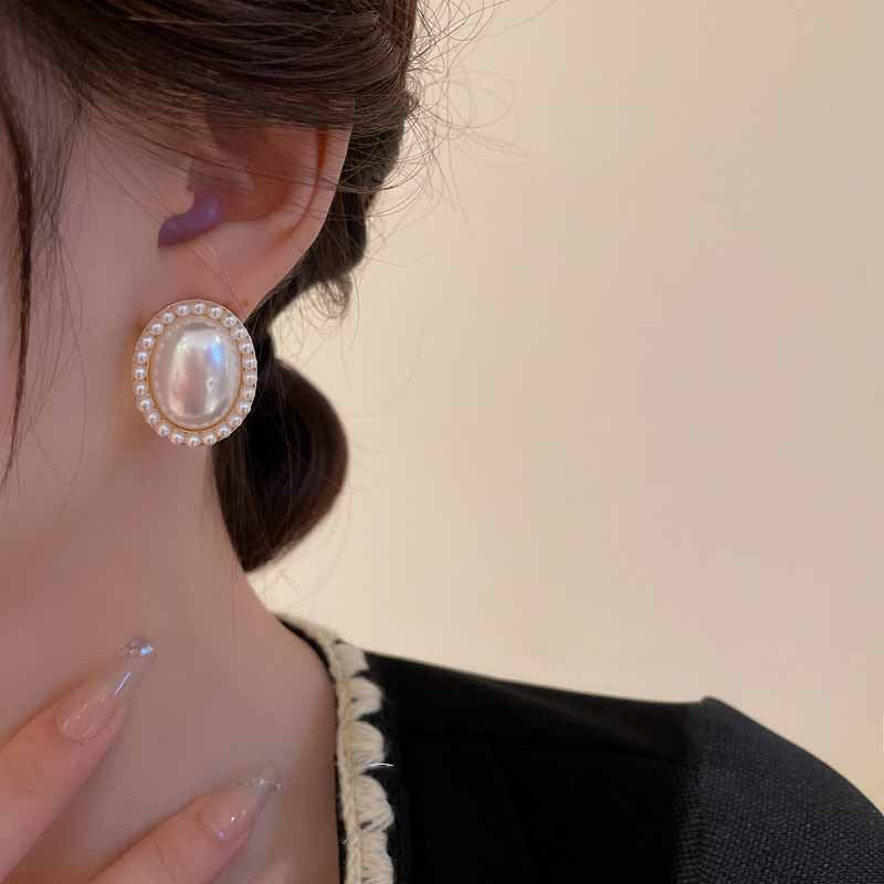 Wholesale French Vintage Simple Pearl Alloy Earrings