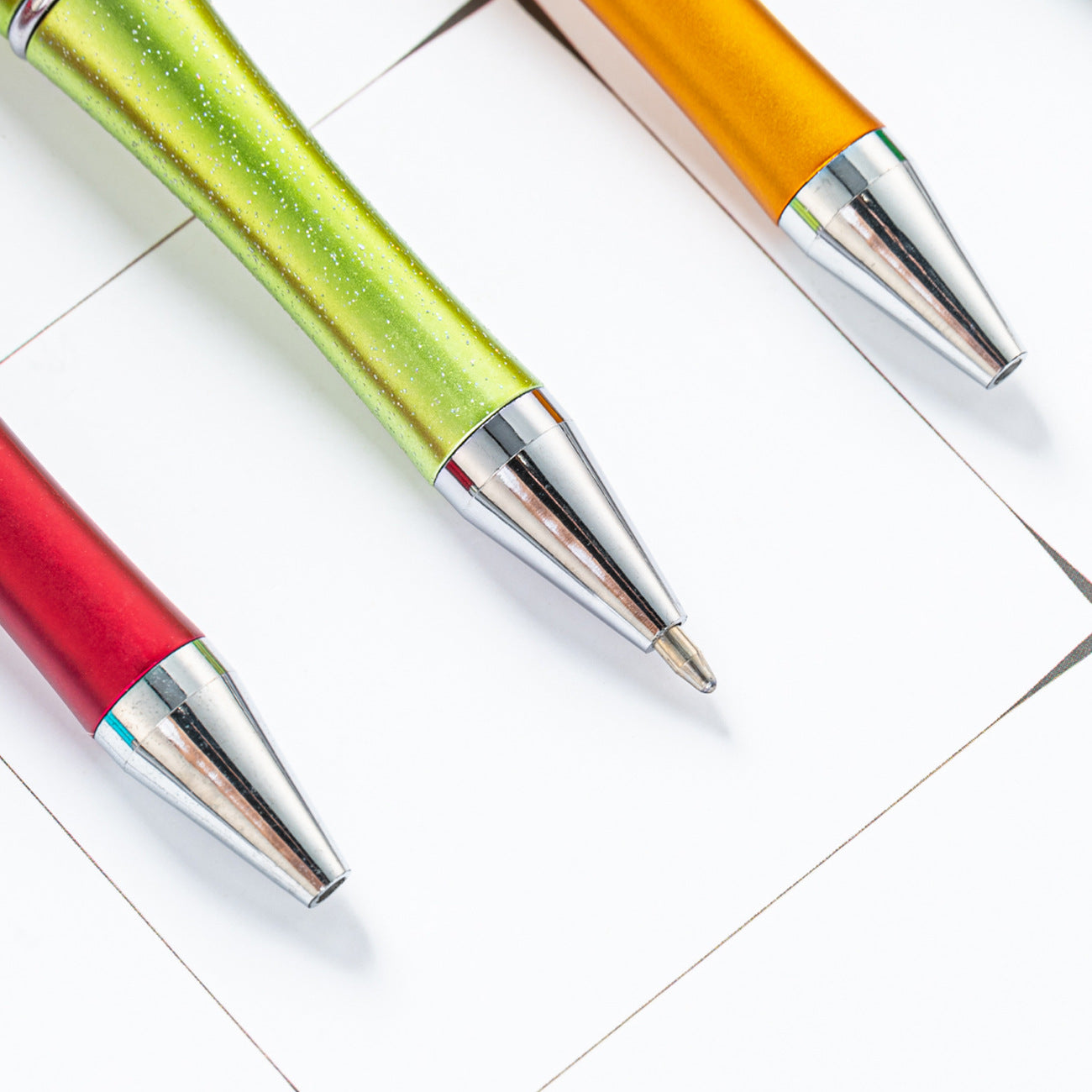 Bolicón de bolígrafo multicolor de dibujos animados de plástico al por mayor