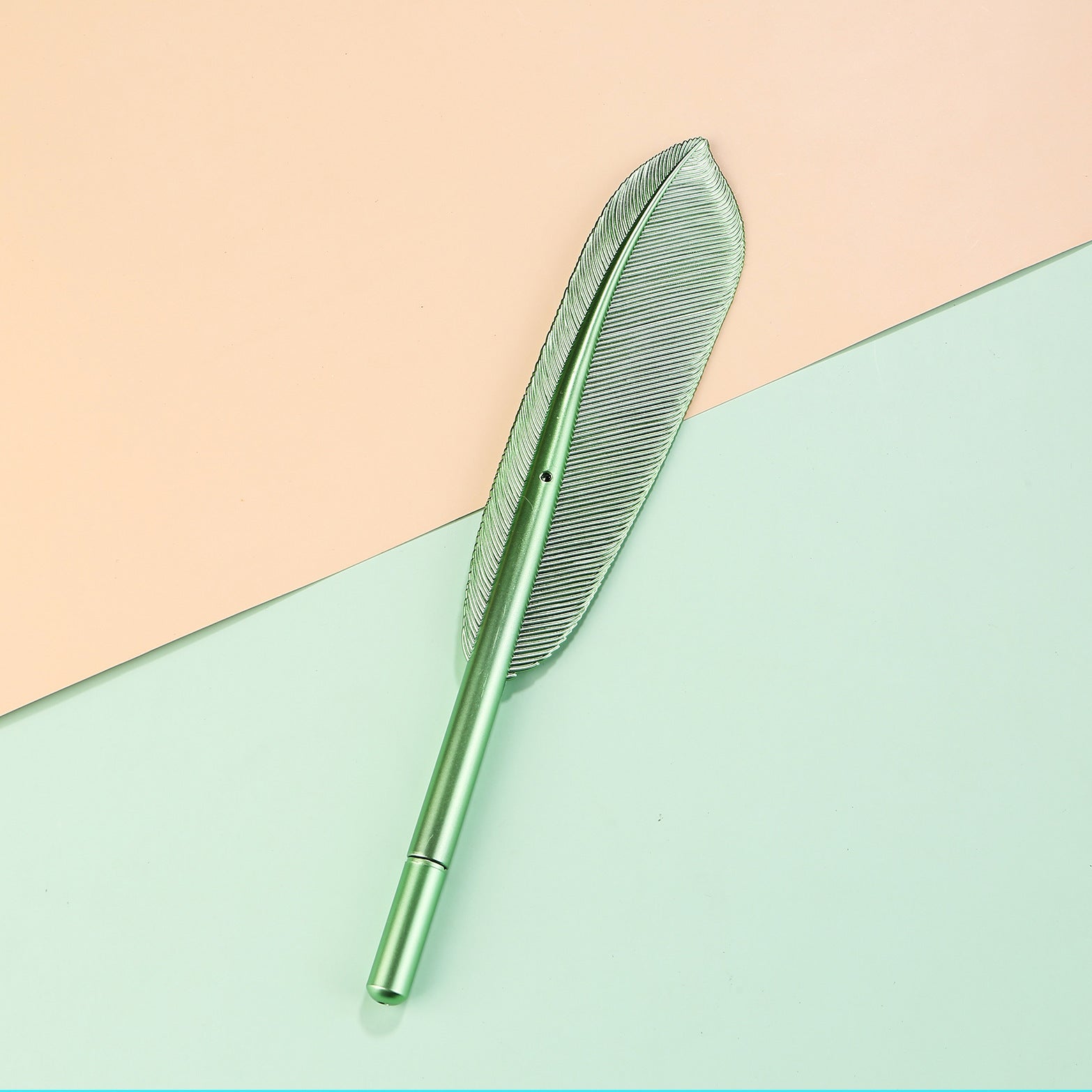 Wholesale Plastic Feather Ballpoint Pen