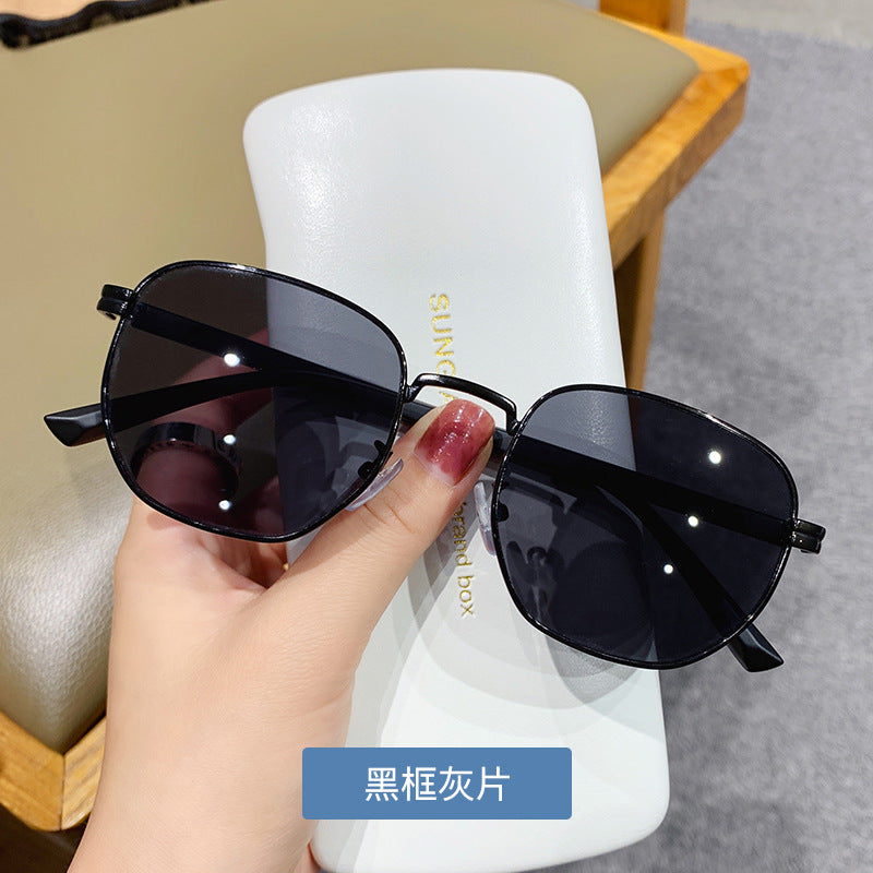 Venta al por mayor Street Style Catwalk Colorful PC Gafas de sol