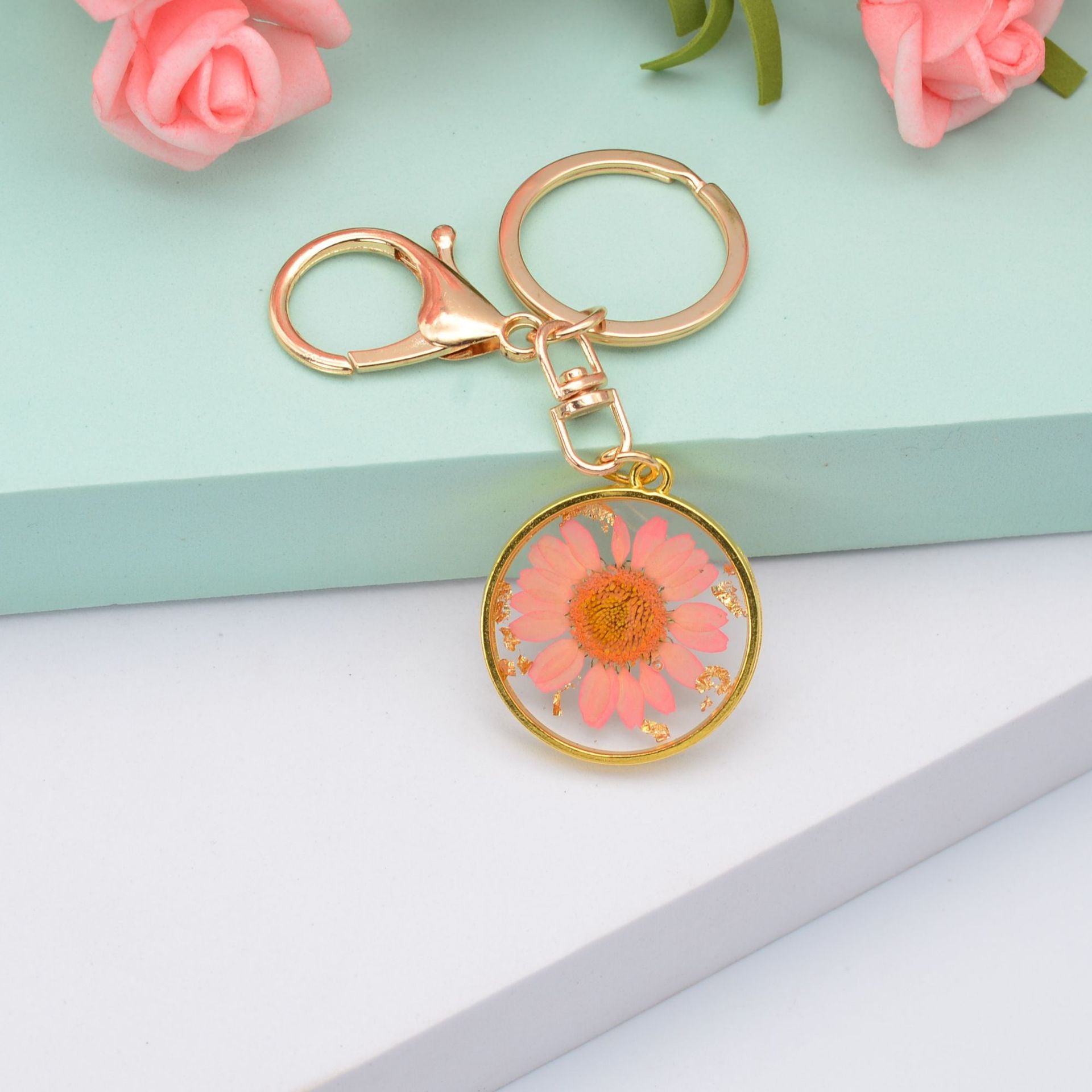 Wholesale Resin Epoxy Daisy Flower Keychain