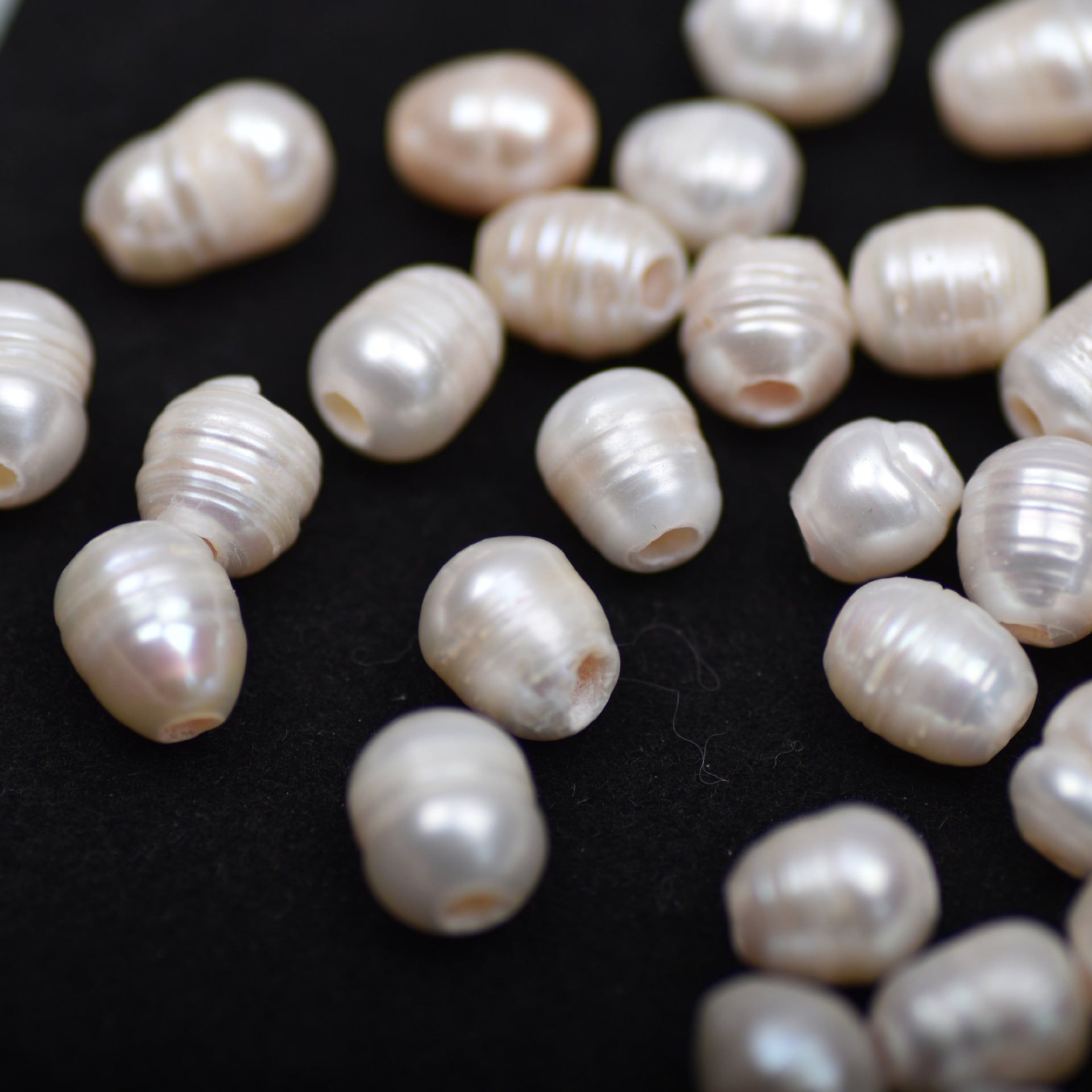 Wholesale 100PCS 8*10mm Natural Threaded Rice Shape Freshwater Pearl Beads