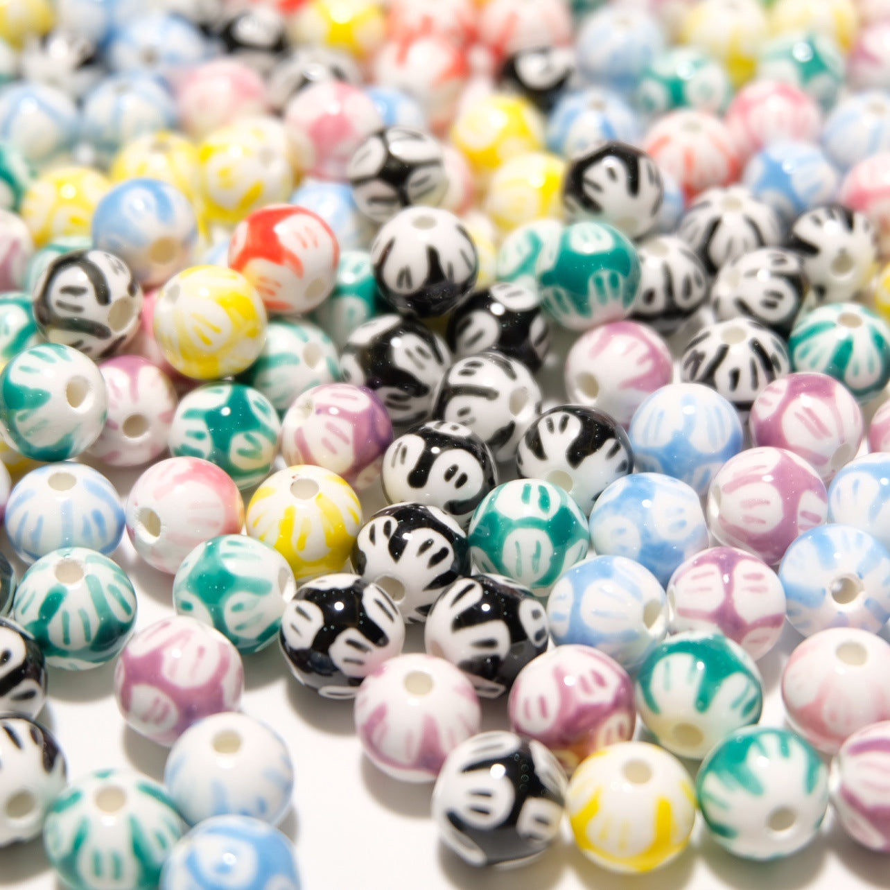 Venta al por mayor, pétalos pintados a mano de 12MM, adornos de bricolaje, cuentas de cerámica