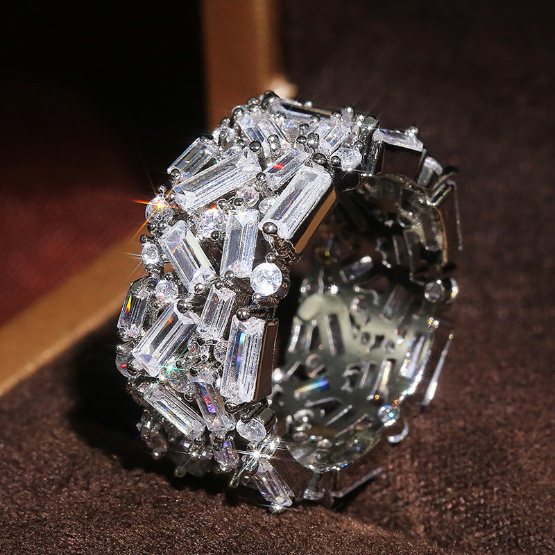 Venta al por mayor Anillos de cobre de moda de zirconia con diamantes completos