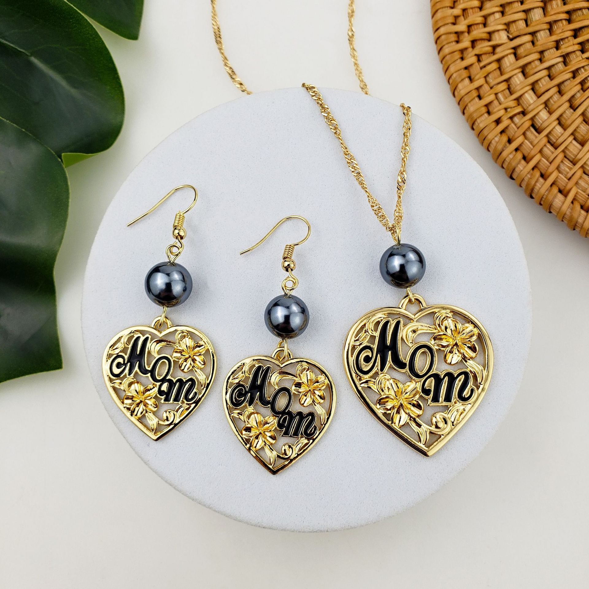 Conjunto de joyería de aretes de aleación hueca de corazón para el día de la madre al por mayor