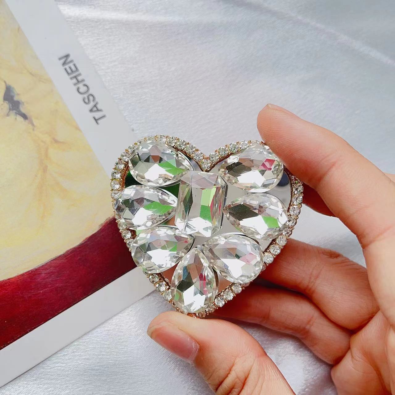 Wholesale Electroplated Heart-shaped Glass Mobile Phone Holders