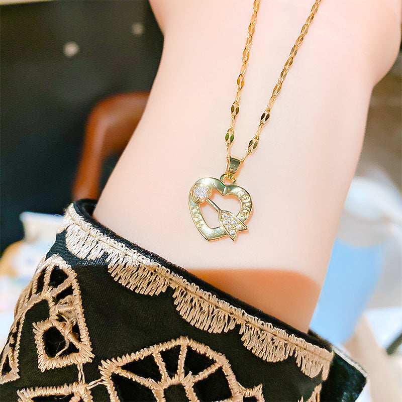 Venta al por mayor collar colgante de tirador de amor de acero de titanio