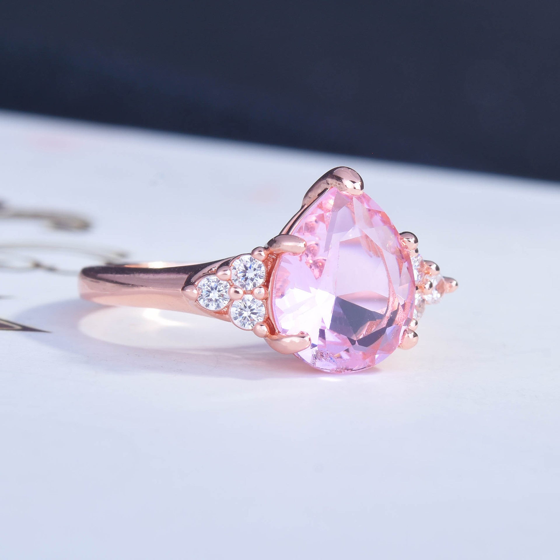 Anillos De Cobre Con Forma De Pera De Diamante Rosa al por mayor
