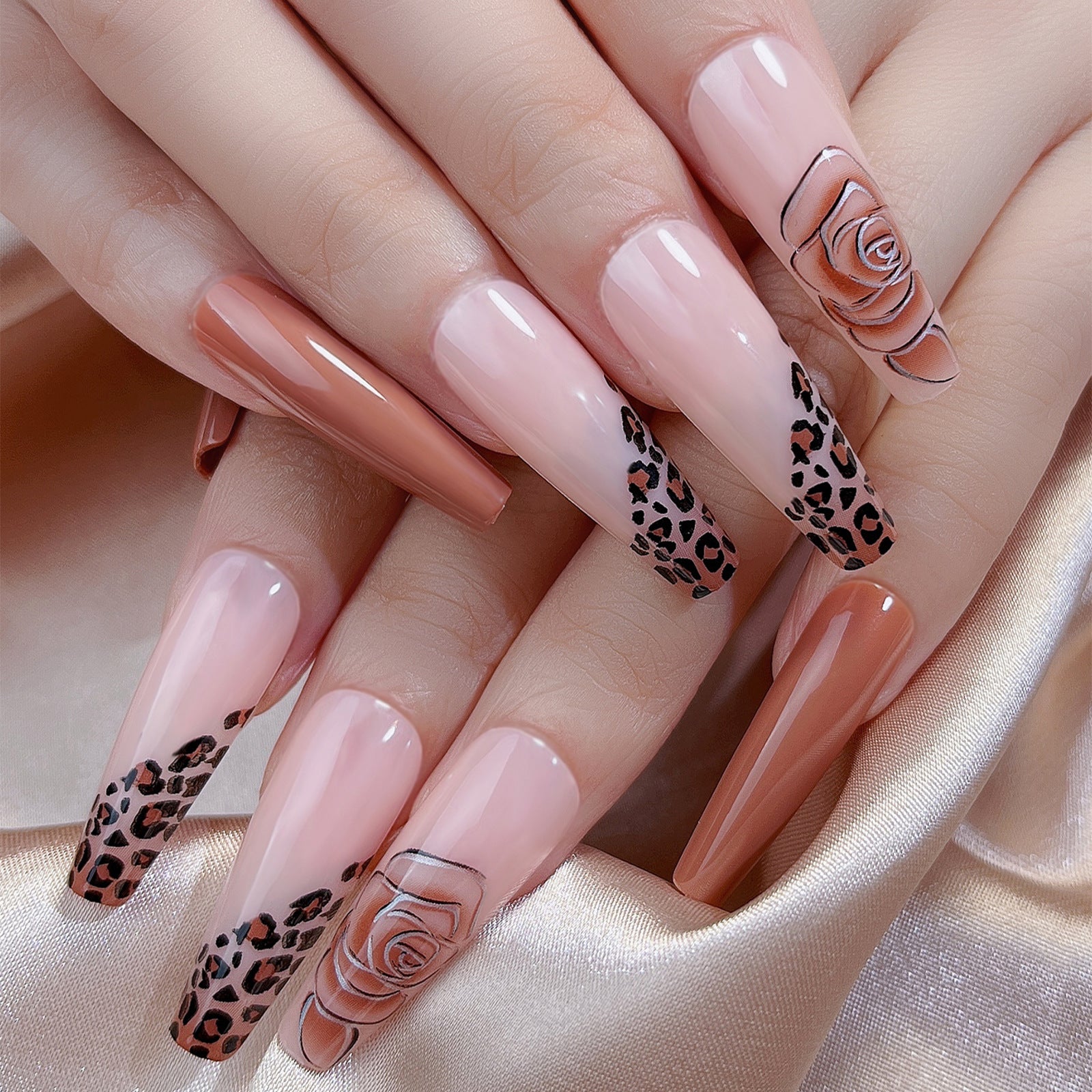 Comercio al por mayor Plástico Color Chocolate Estampado de leopardo Nail Art