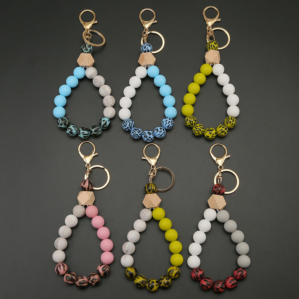 Llavero de muñeca con cuentas de madera de leopardo de leopardo.