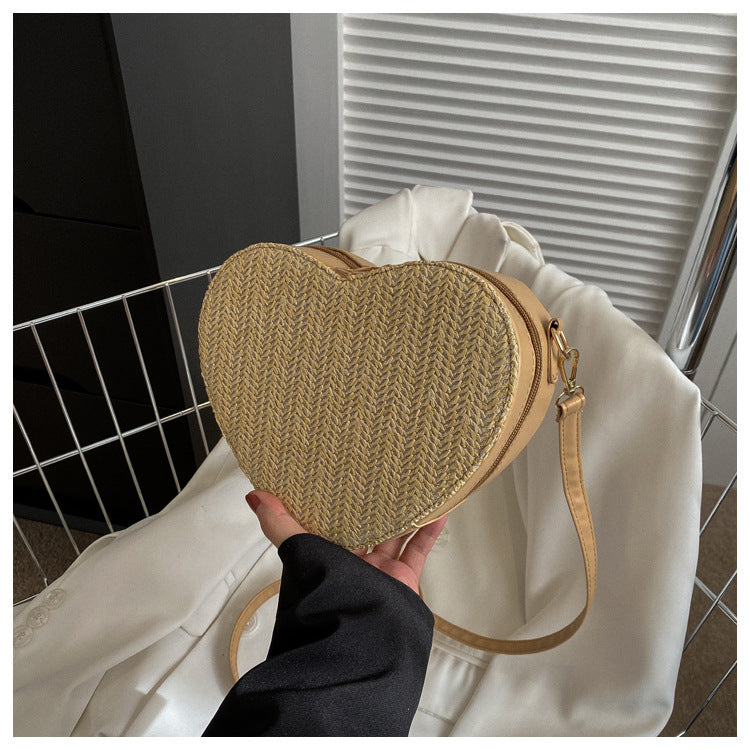 Bolsos de hombro tejidos de hierba lindos en forma de corazón al por mayor
