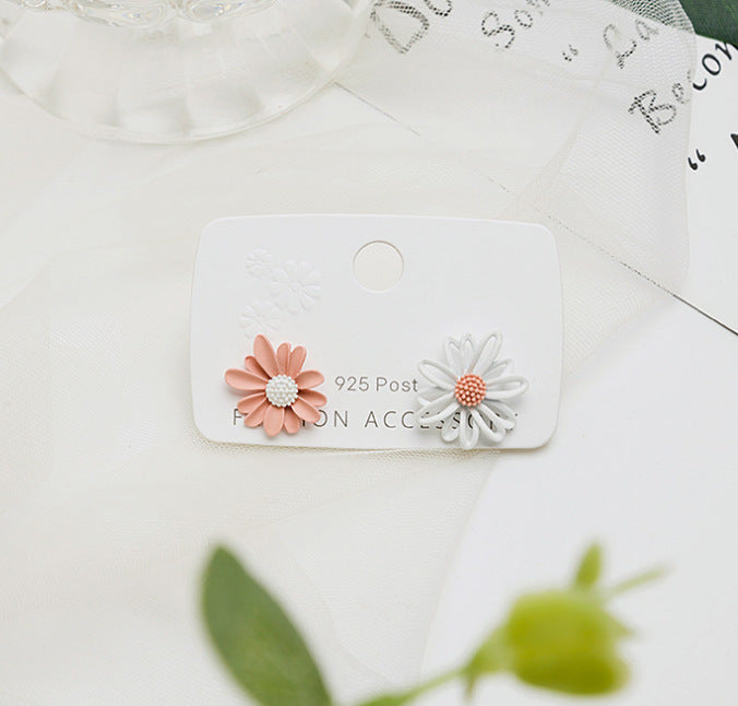 Wholesale Asymmetric Daisy Flower Alloy Earrings
