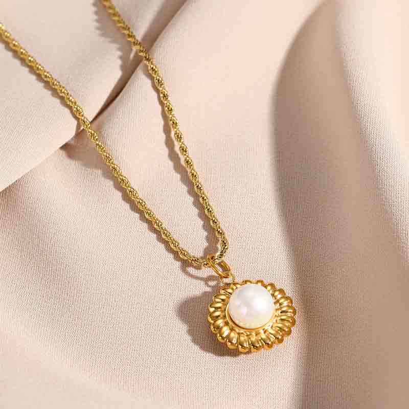 Wholesale Round Braided Edge Pearl Stainless Steel Necklace