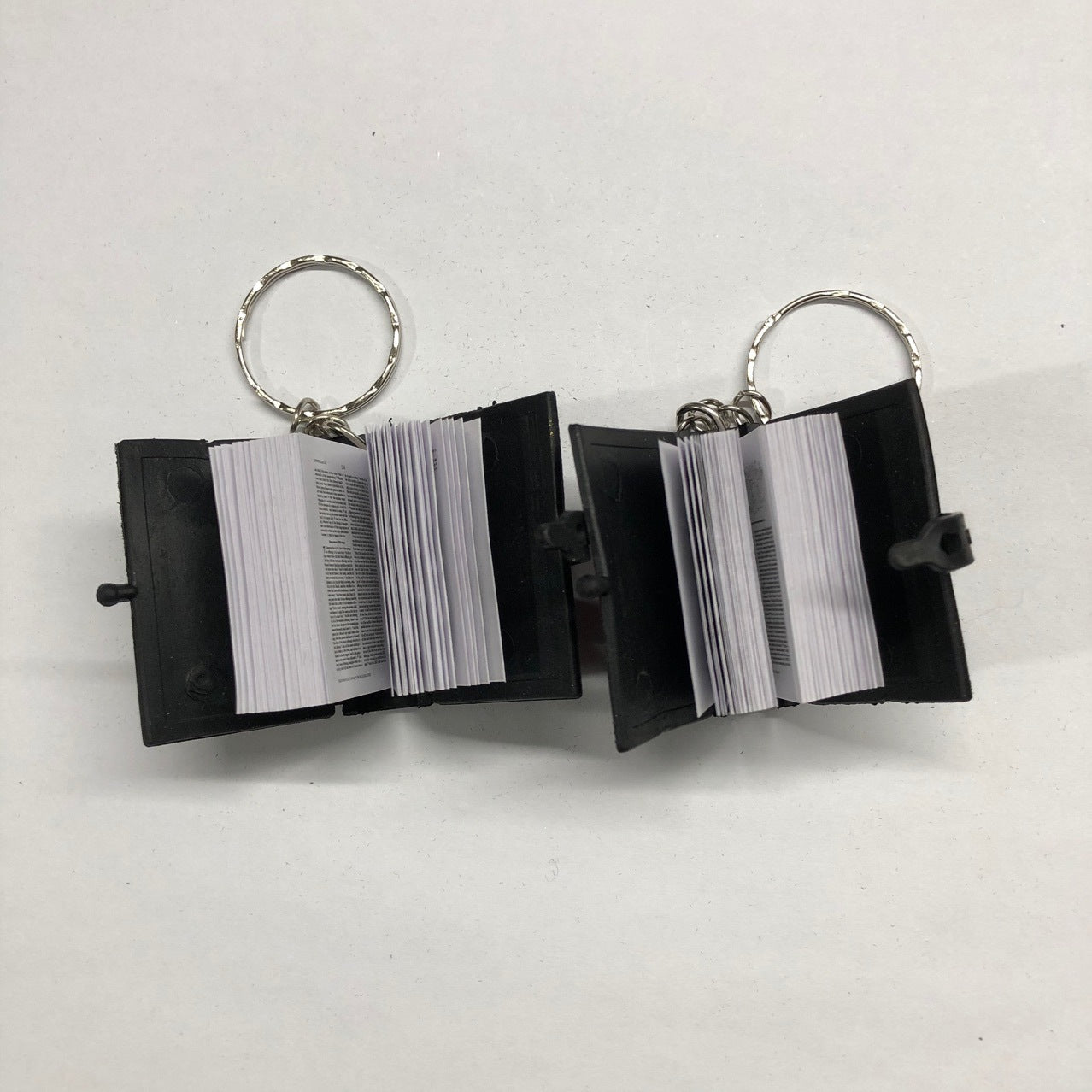 Venta al por mayor Llavero De La Biblia Inglesa De Flannelette