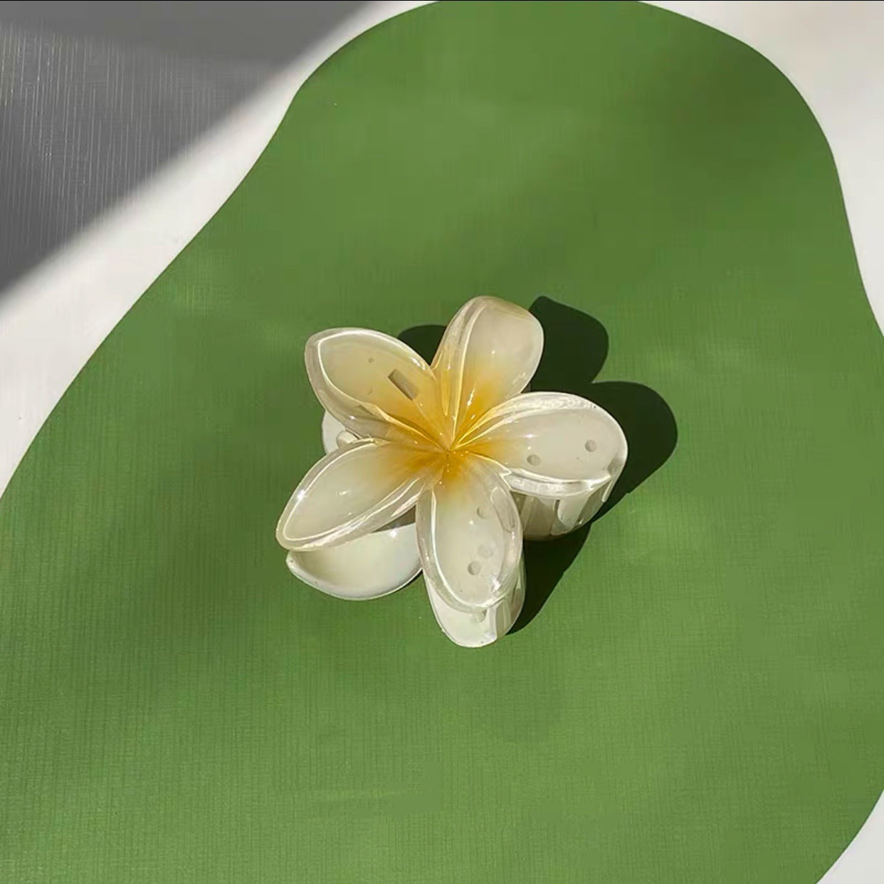 Wholesale Resin Frangipani Hair Clips