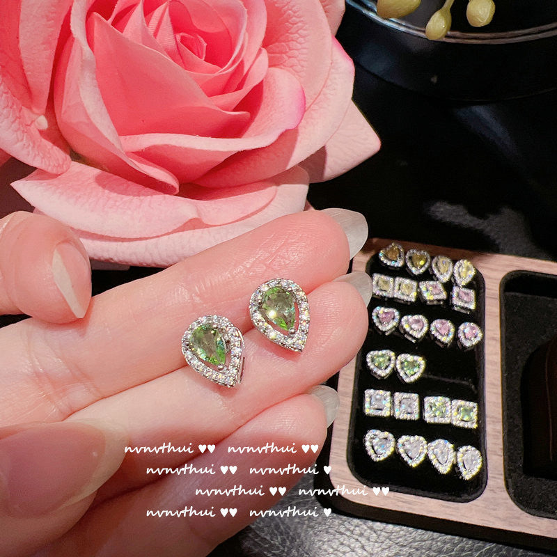 Venta al por mayor Pendientes de piedras preciosas de corazón amarillo 18K Zircon