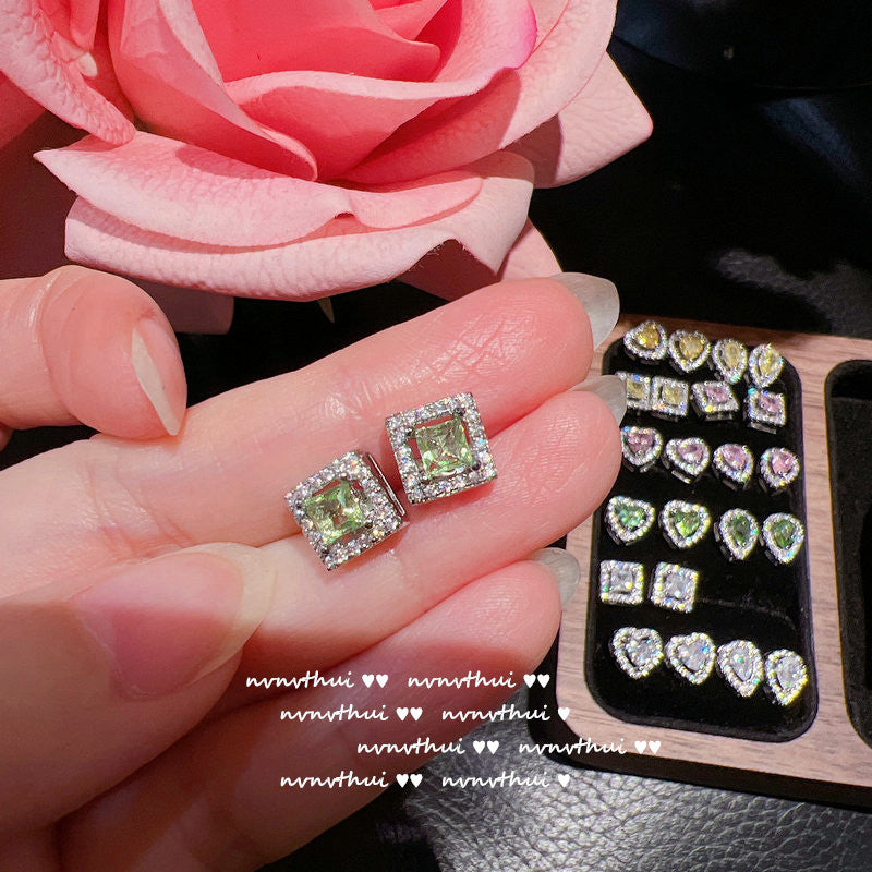 Venta al por mayor Pendientes de piedras preciosas de corazón amarillo 18K Zircon