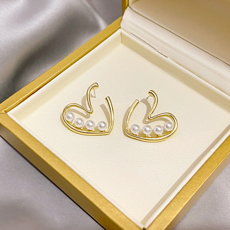 Wholesale Vintage Four Pearl Open Heart Alloy Earrings