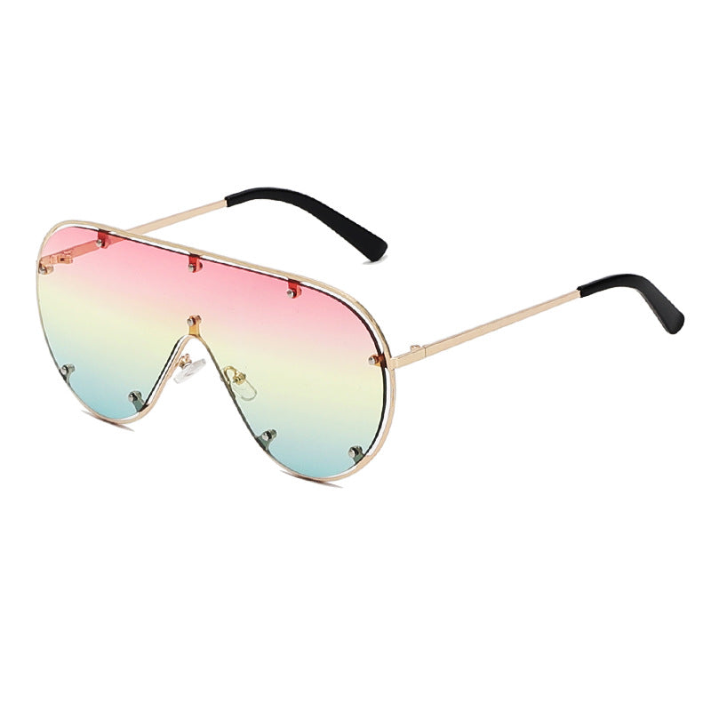 Gafas de sol para mujer con marco grande de metal PC al por mayor ahuecadas