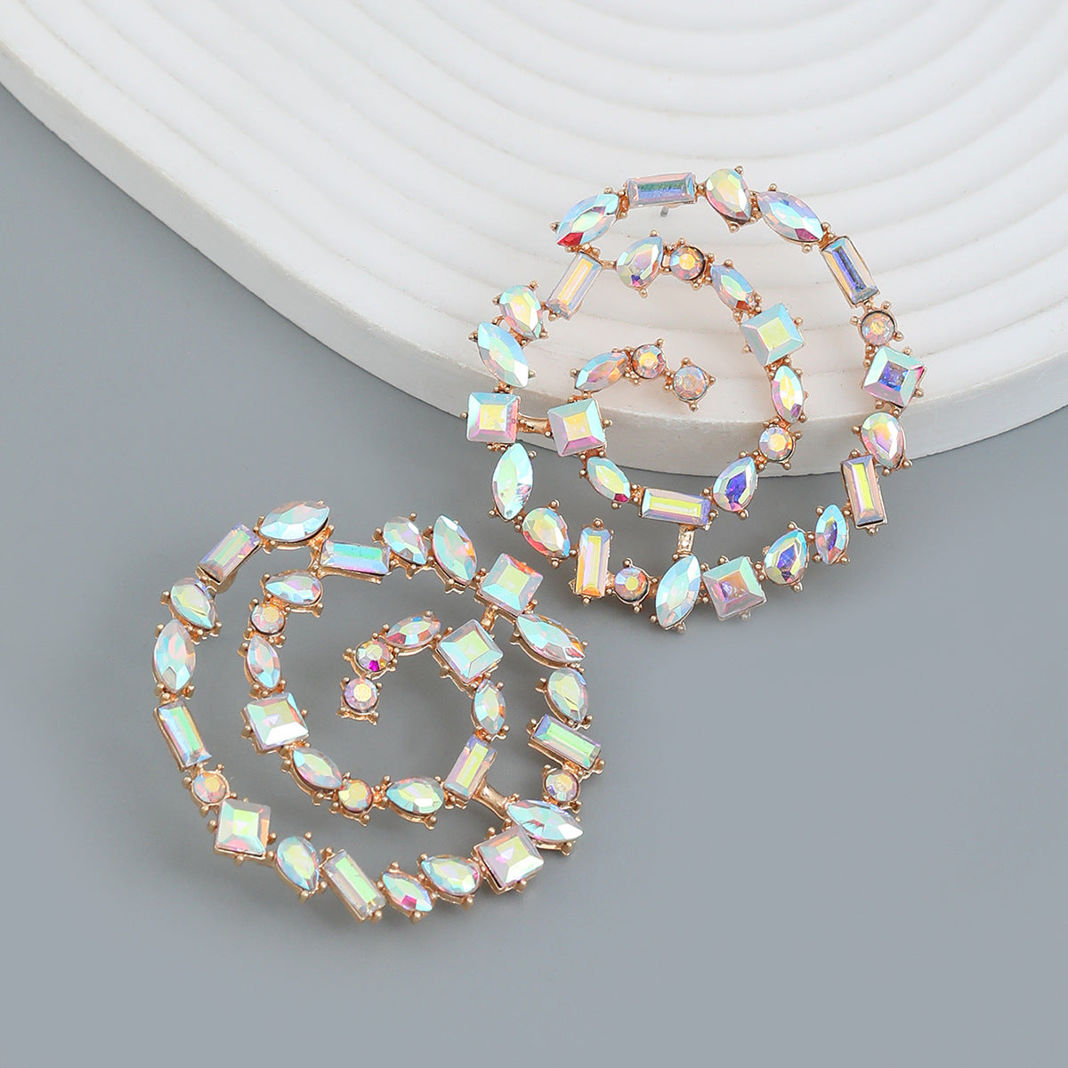 Pendientes de aleación de espiral de diamantes al por mayor