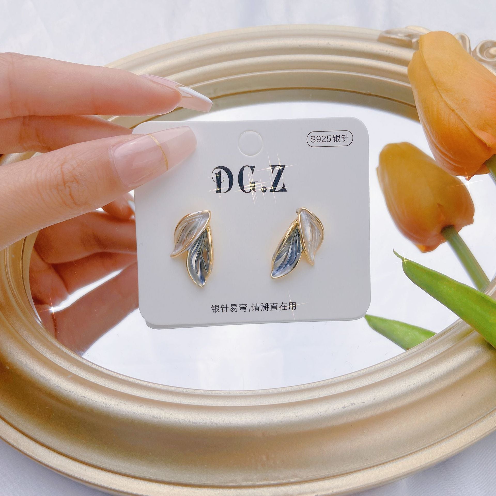 Wholesale Contrasting Leaf Alloy Earrings