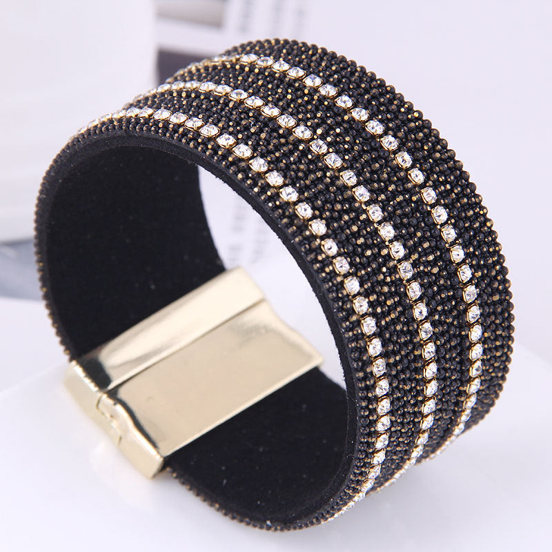 Venta al por mayor Pulsera de aleación de imán de cuero con tachuelas de diamantes