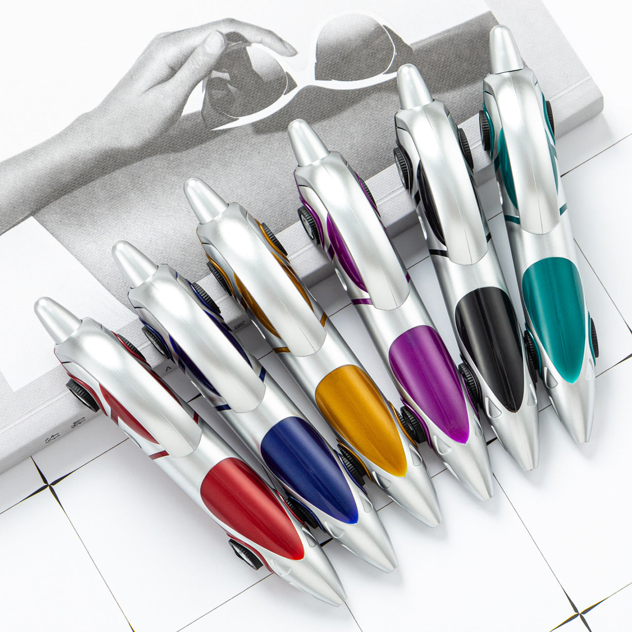 Venta al por mayor Bolígrafo De Plástico De Coche De Dibujos Animados