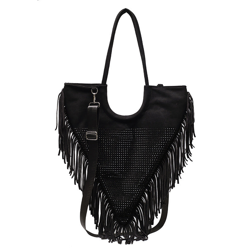 Venta al por mayor Bolso de hombro con múltiples remaches y borlas de PU