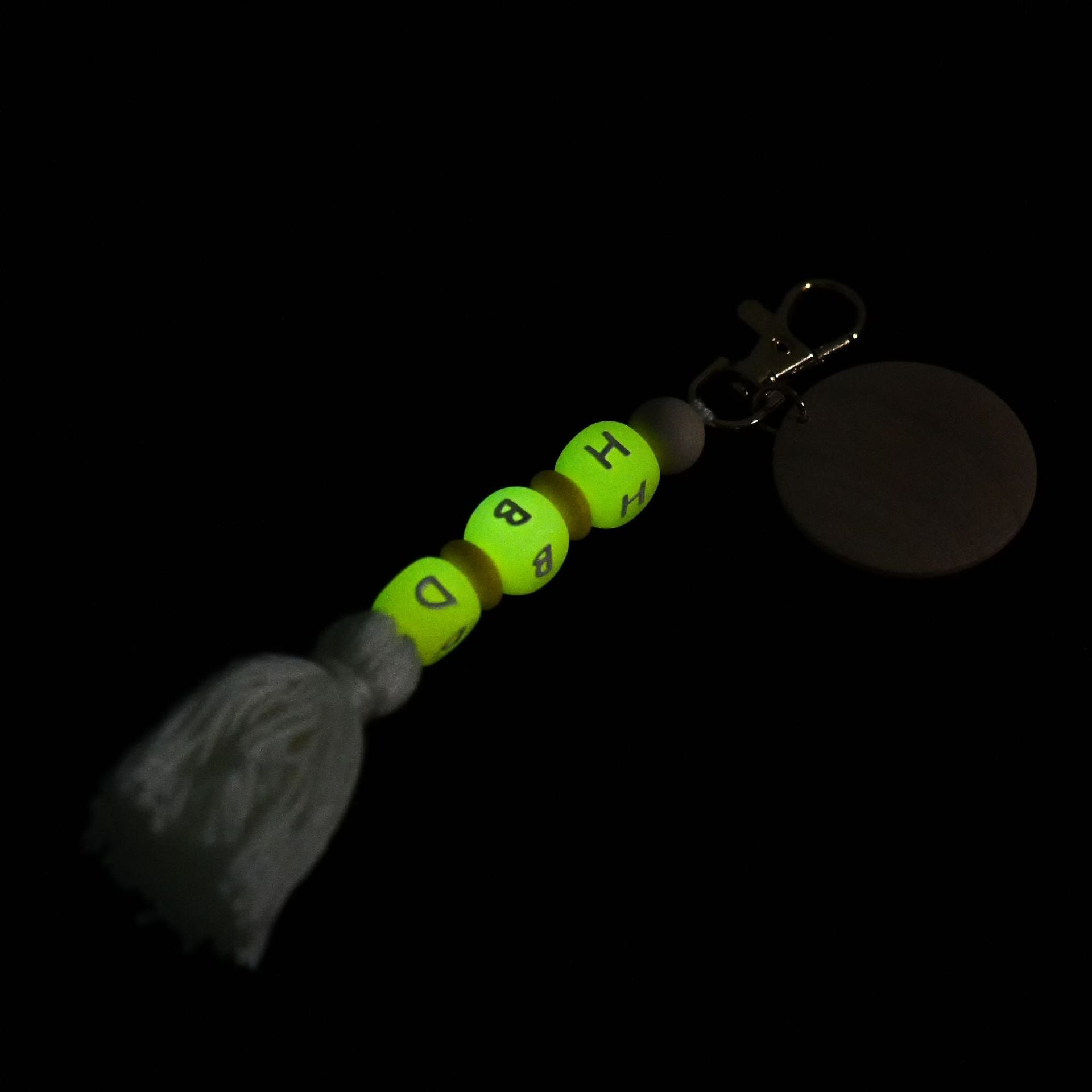 Llavero con cuentas de silicona de color luminoso al por mayor