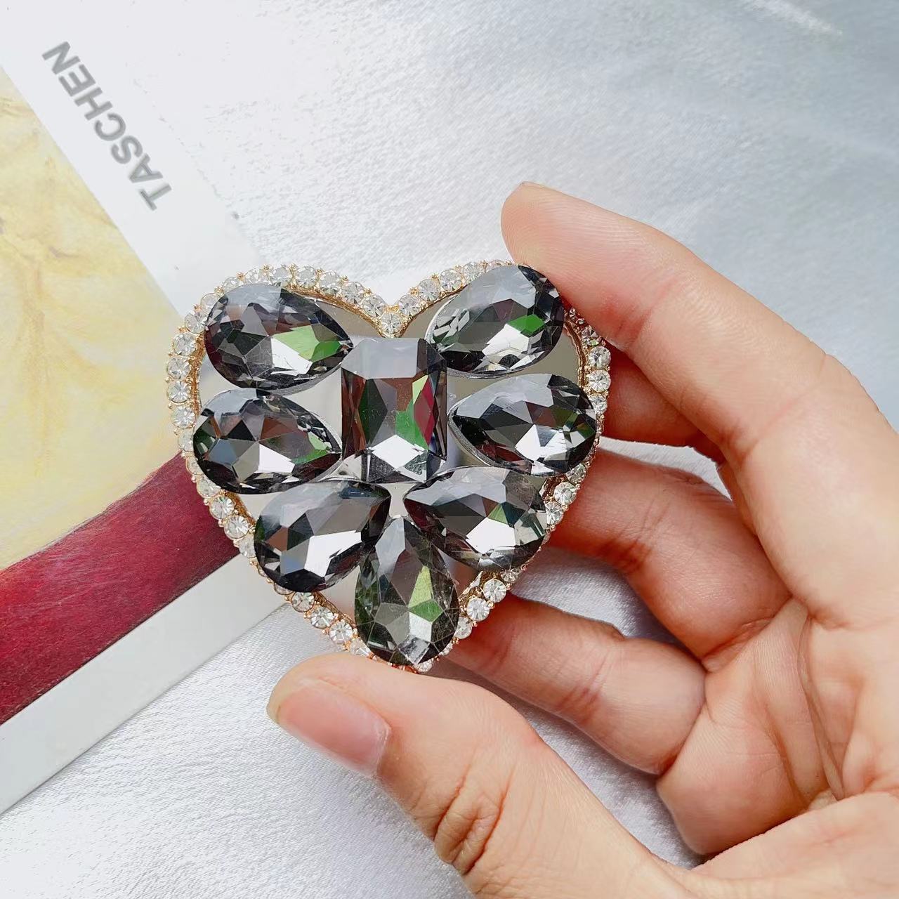 Wholesale Electroplated Heart-shaped Glass Mobile Phone Holders