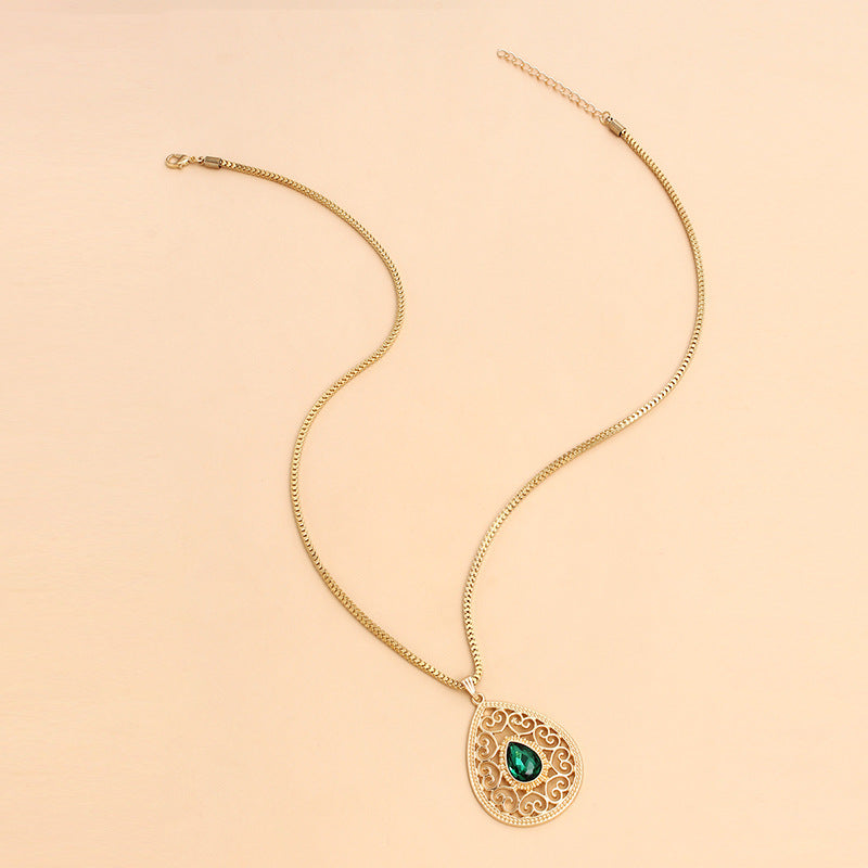 Wholesale Vintage Rhinestone Drops Cutout Alloy Necklaces