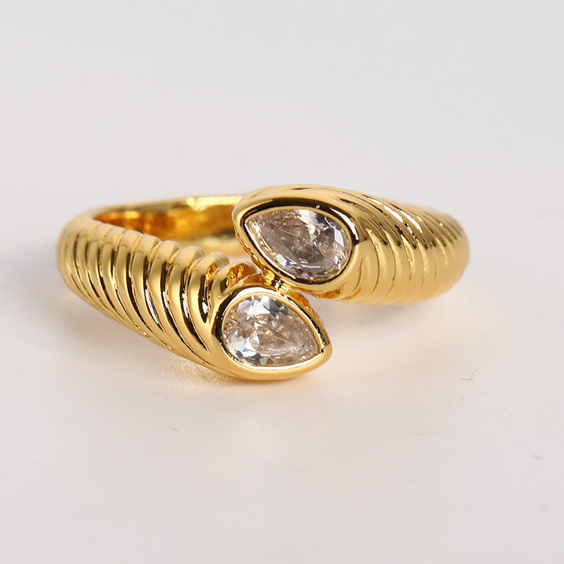 Venta al por mayor de anillos de cobre de circón medieval de oro de 18 quilates