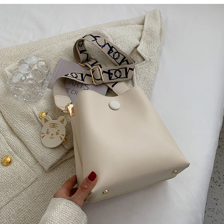 Wholesale Versatile Messenger Bag Bucket Bag OLY-SD-KK004