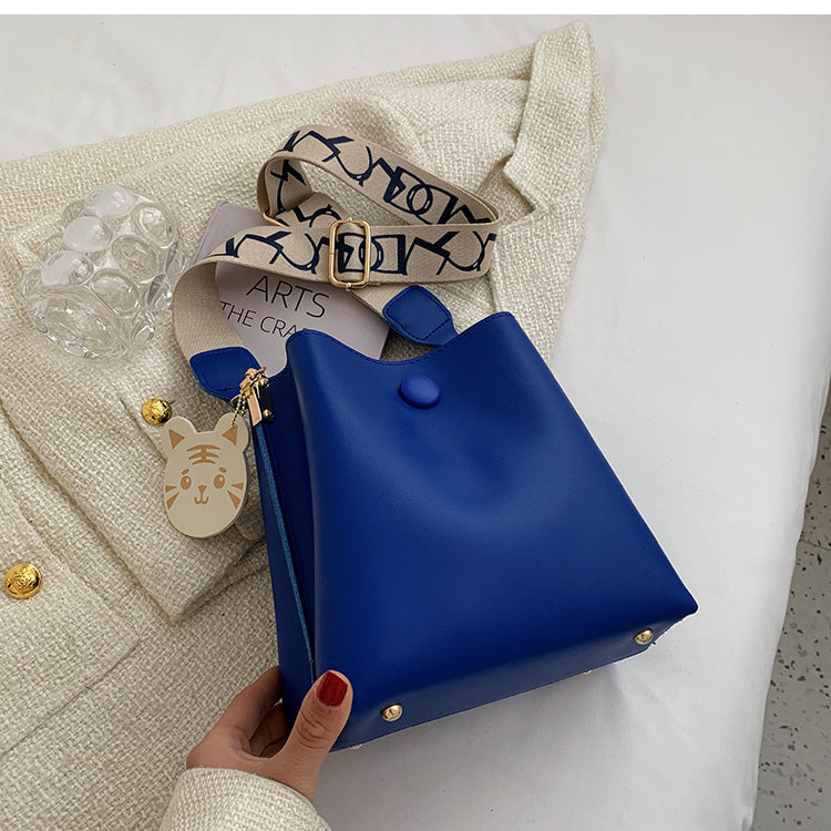 Wholesale Versatile Messenger Bag Bucket Bag OLY-SD-KK004