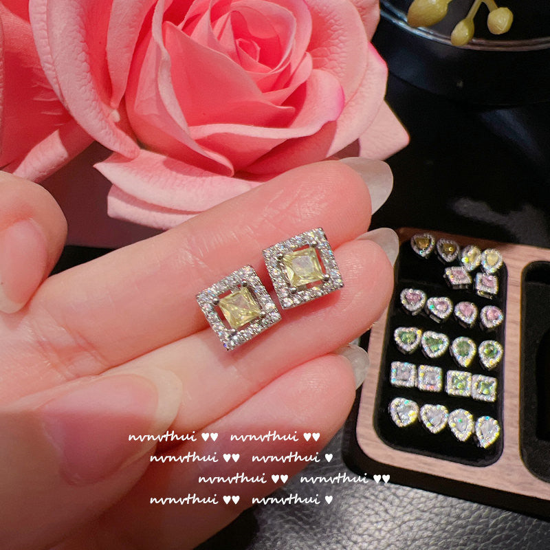 Venta al por mayor Pendientes de piedras preciosas de corazón amarillo 18K Zircon