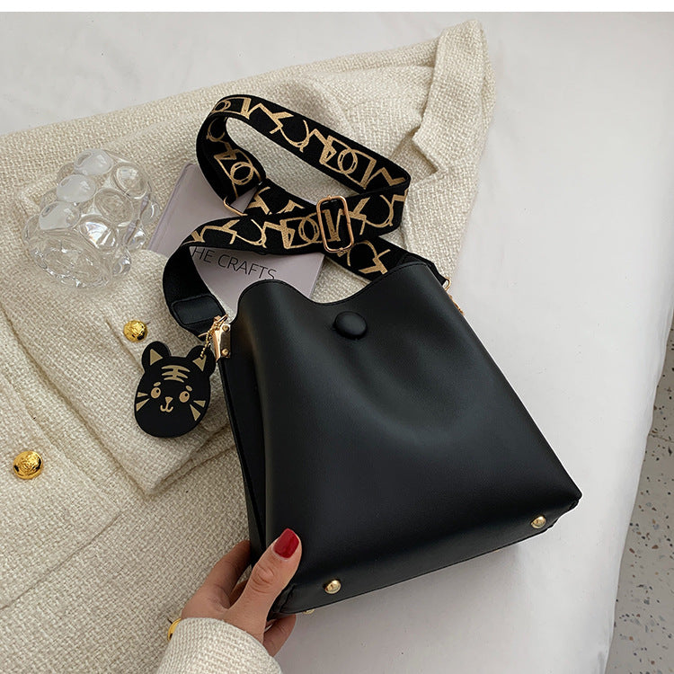 Wholesale Versatile Messenger Bag Bucket Bag OLY-SD-KK004