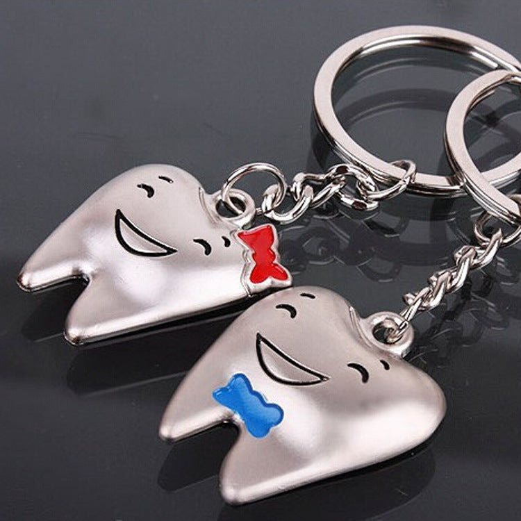 Wholesale Zinc Alloy Smiling Face Teeth Couple Key Chain