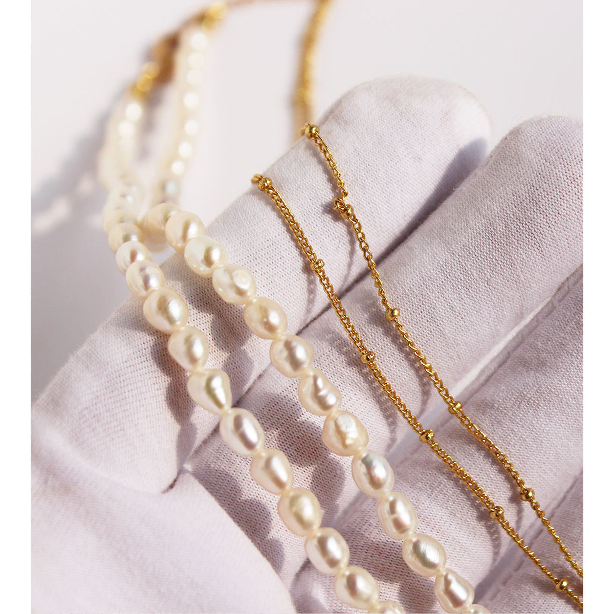 Wholesale Retro Avatar Round Card Pendant Little Angel Wings Pearl Necklace