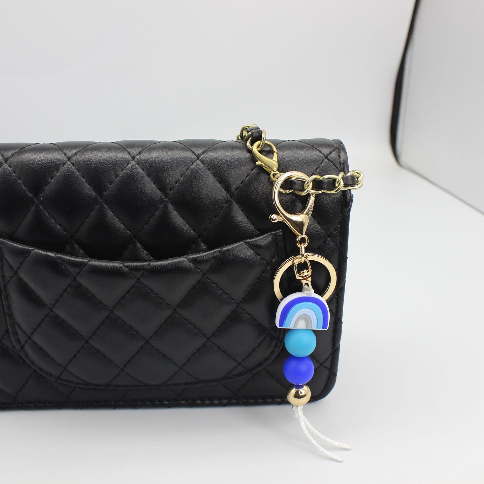 Venta al por mayor Llavero Con Cuentas De Silicona Arco Iris