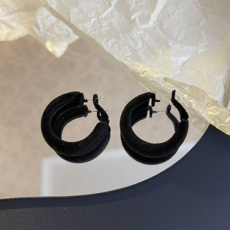 Wholesale Vintage Flocked C Shape Tulle Earrings